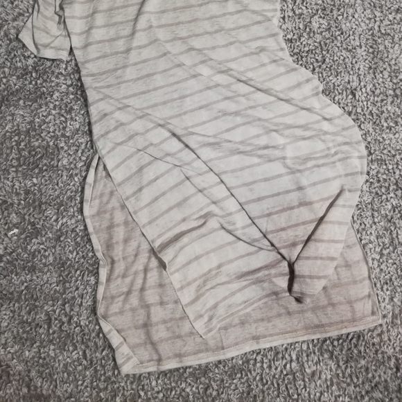 Split sides t-shirt - Picture 3 of 3